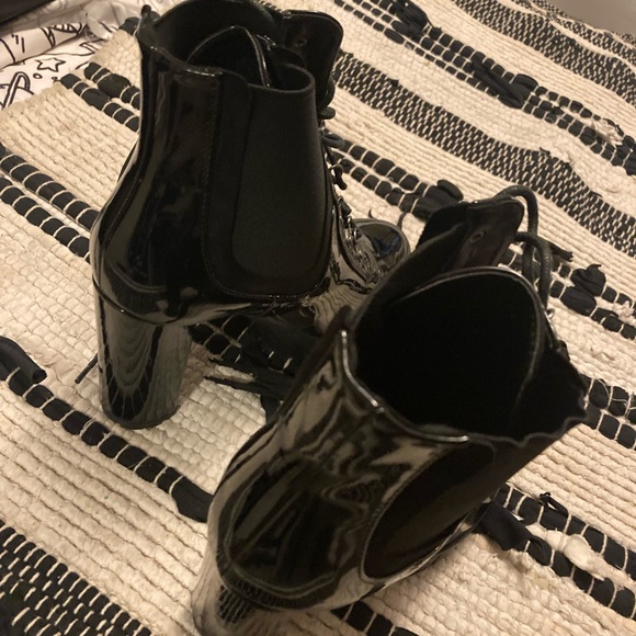 Black 🖤 Booties - Picture 4 of 9